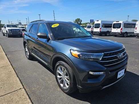 Used 2023 Ford Explorer XLT w/ Equipment Group 202A AWD/4WD image 4