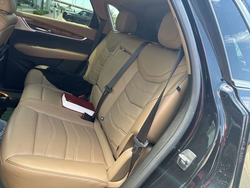 Used 2021 Cadillac XT5 Premium Luxury w/ Platinum Package FWD image 7