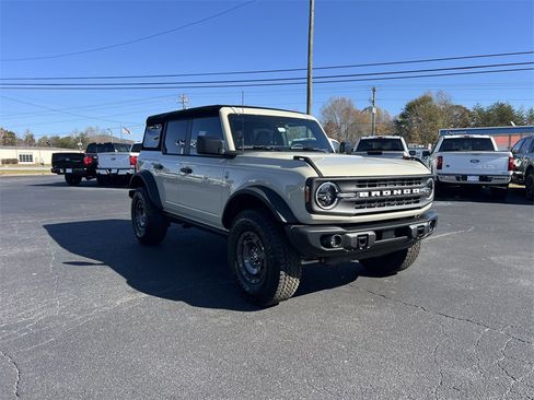 New 2025 Ford Bronco Big Bend w/ Black Diamond Package image 3