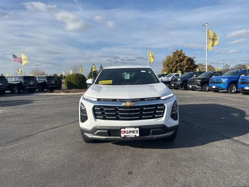 New 2026 Chevrolet Equinox LT image 2