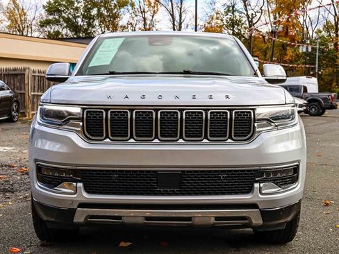 Used 2022 Jeep Wagoneer Series III w/ Flexible Seating Group image 2