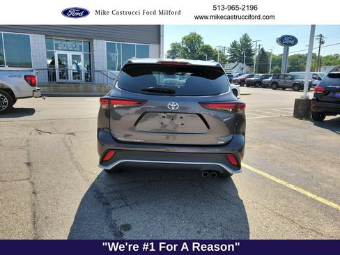 Used 2024 Toyota Highlander XSE FWD image 4