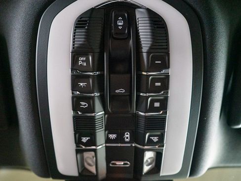 New 2026 Porsche Macan image 30