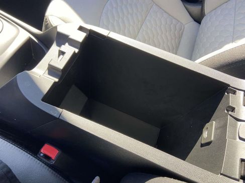 Used 2019 Chevrolet Equinox LT image 27