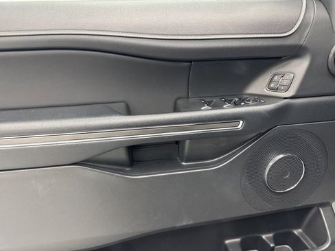 Used 2024 Ford Expedition XLT image 9