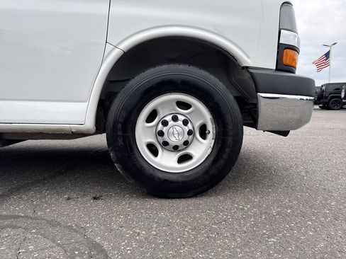 Used 2016 Chevrolet Express 3500 image 9