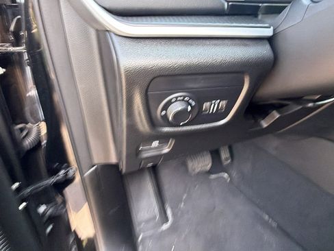 Used 2025 Jeep Grand Cherokee Altitude AWD/4WD image 26