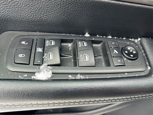 Used 2020 Chrysler Pacifica Limited w/ Quick Order Package 27H Red S image 38