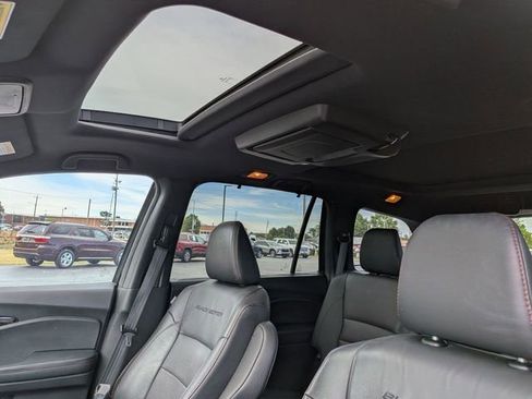Used 2022 Honda Pilot Black Edition image 17