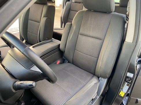 Used 2015 Nissan Titan SV w/ SV Value Truck Package image 28