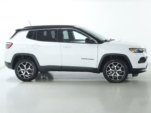 Used 2025 Jeep Compass Limited AWD/4WD image 11