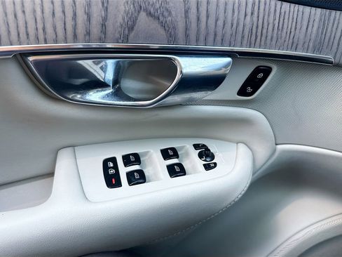 Used 2021 Volvo XC90 T6 Inscription w/ Climate Package image 19