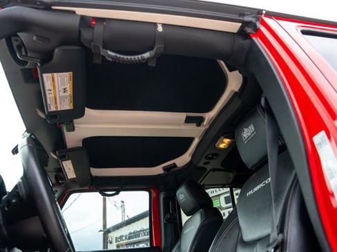 Used 2017 Jeep Wrangler Unlimited Rubicon w/ Connectivity Group AWD/4WD image 33