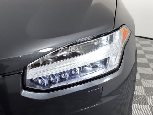 Used 2021 Volvo XC90 T6 Momentum w/ Protection Package Premier AWD/4WD image 12