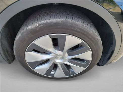 Used 2023 Tesla Model Y Long Range AWD/4WD image 10