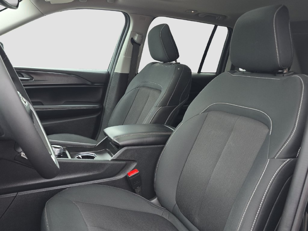 Used 2023 Jeep Grand Cherokee Laredo X AWD/4WD image 7