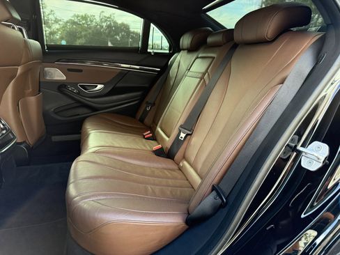Used 2017 Mercedes-Benz S 550 Sedan image 21
