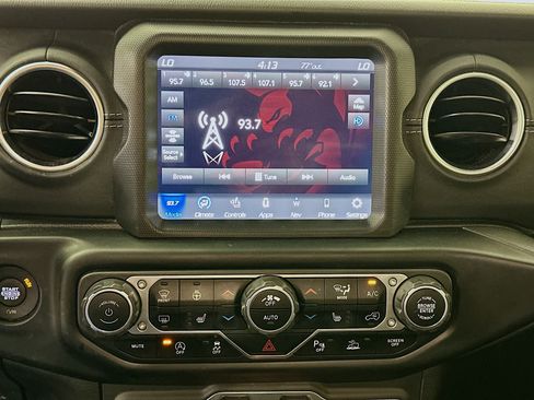 Used 2020 Jeep Gladiator Overland image 14