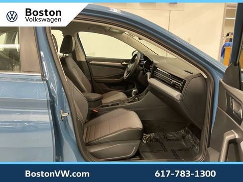 Used 2025 Volkswagen Jetta SE w/ Black Wheel Package image 11