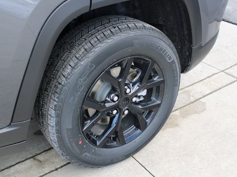 New 2026 Jeep Grand Cherokee Altitude AWD/4WD image 39