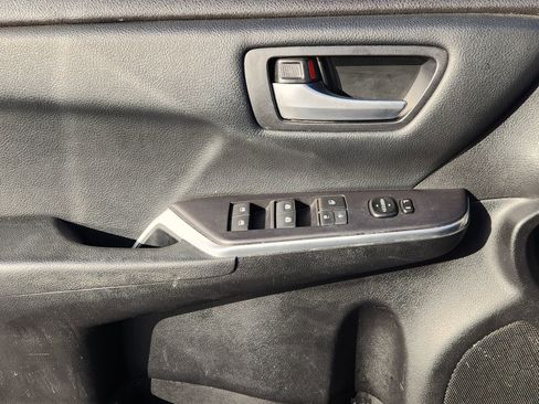 Used 2016 Toyota Camry SE image 27