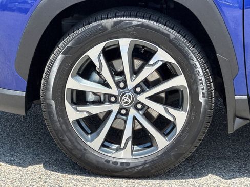 Used 2022 Toyota Corolla Cross XLE w/ Convenience Package FWD image 26