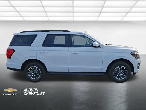 Used 2024 Ford Expedition XLT AWD/4WD image 2