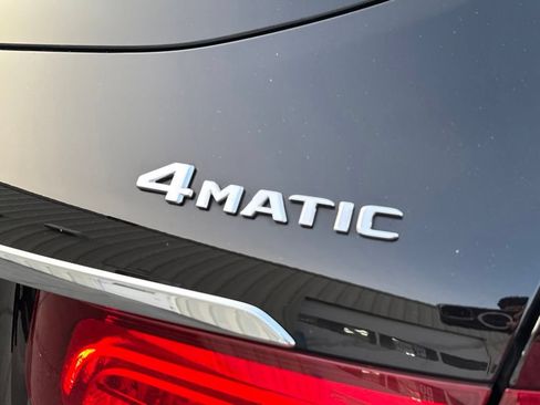 Used 2019 Mercedes-Benz GLC 300 4MATIC w/ Premium Package image 10