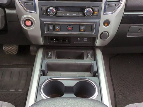 Used 2021 Nissan Titan SV w/ SV Convenience Package image 19