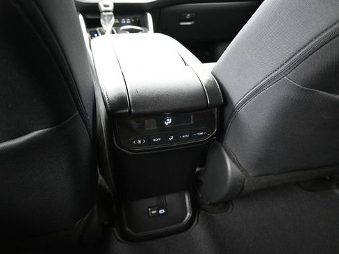 Used 2024 Toyota Highlander LE image 24