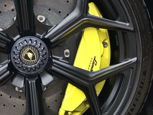 Used 2019 Lamborghini Aventador SVJ AWD/4WD image 40