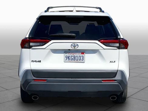 Used 2024 Toyota RAV4 XLE w/ Convenience Package FWD image 4