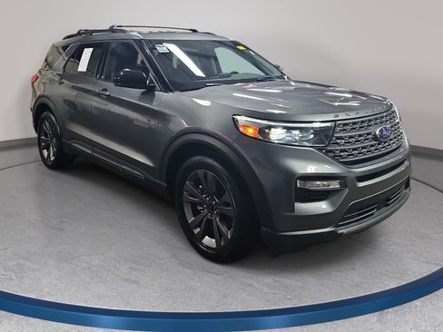 Used 2024 Ford Explorer XLT w/ Equipment Group 202A RWD image 3