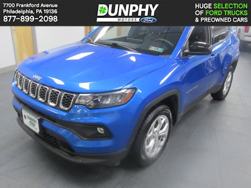 Used 2024 Jeep Compass Latitude AWD/4WD image 1