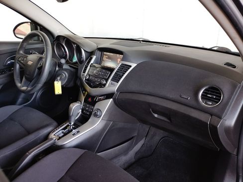 Used 2015 Chevrolet Cruze LT w/ Technology Package FWD image 11