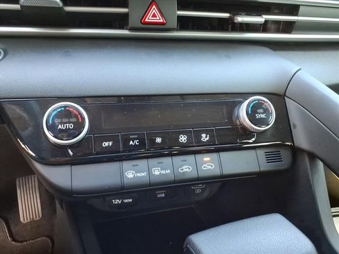 Used 2021 Hyundai Elantra SEL image 25