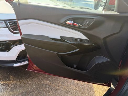 Used 2025 Chevrolet Trax LT image 20