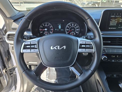 Used 2022 Kia Telluride LX AWD/4WD image 16