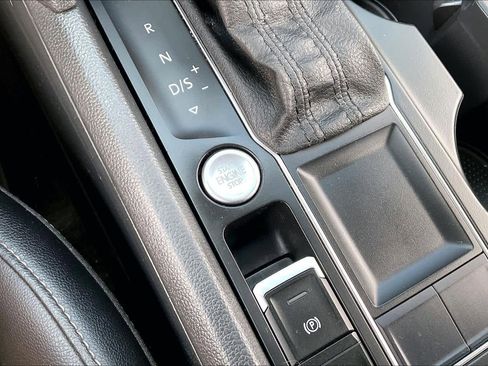 Used 2019 Volkswagen Atlas SE w/ Towing Package image 32