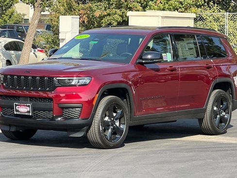 New 2025 Jeep Grand Cherokee L Altitude image 8