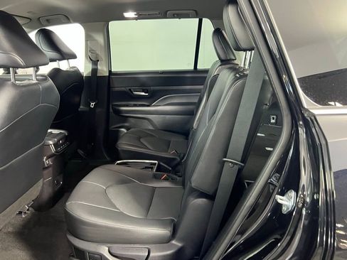 Used 2025 Toyota Grand Highlander AWD image 26