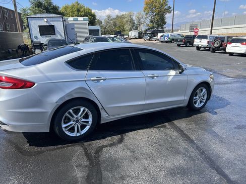 Used 2018 Ford Fusion SE w/ Fusion SE Technology Package image 15