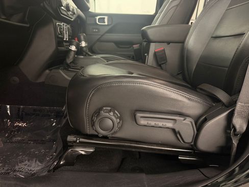 Used 2023 Jeep Wrangler Unlimited Sahara AWD/4WD image 15
