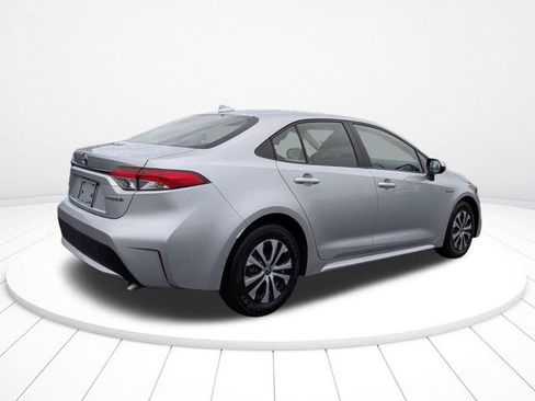 Used 2021 Toyota Corolla LE FWD image 3