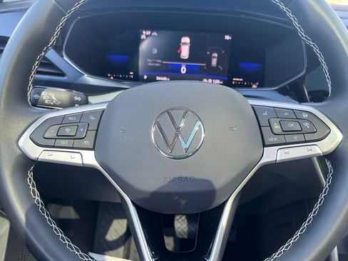 Certified 2022 Volkswagen Taos SE w/ Panoramic Sunroof Package AWD/4WD image 22