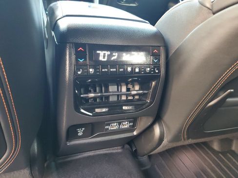 Used 2022 Jeep Grand Cherokee Summit AWD/4WD image 16