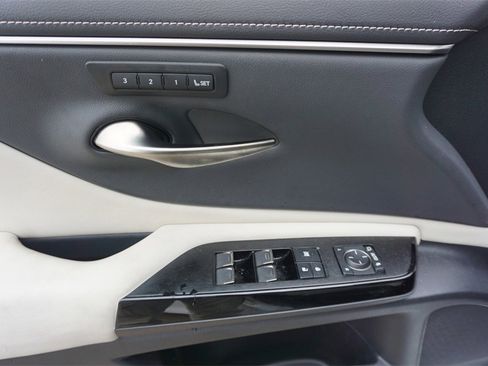 Used 2024 Lexus ES 350 w/ Premium Package image 4