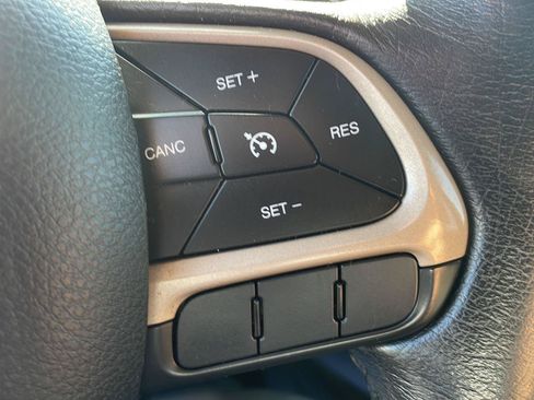 Used 2016 Jeep Renegade Latitude FWD image 15