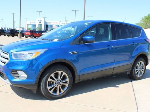 Used 2017 Ford Escape SE image 16