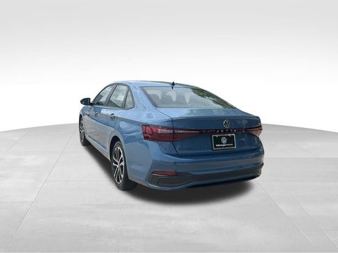 Used 2025 Volkswagen Jetta Sport FWD image 3